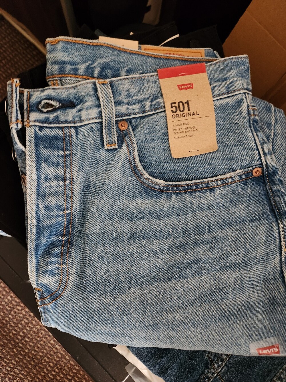 Brand New Levi's Women's Straight Leg Light Blue 501 Jeans 31x32